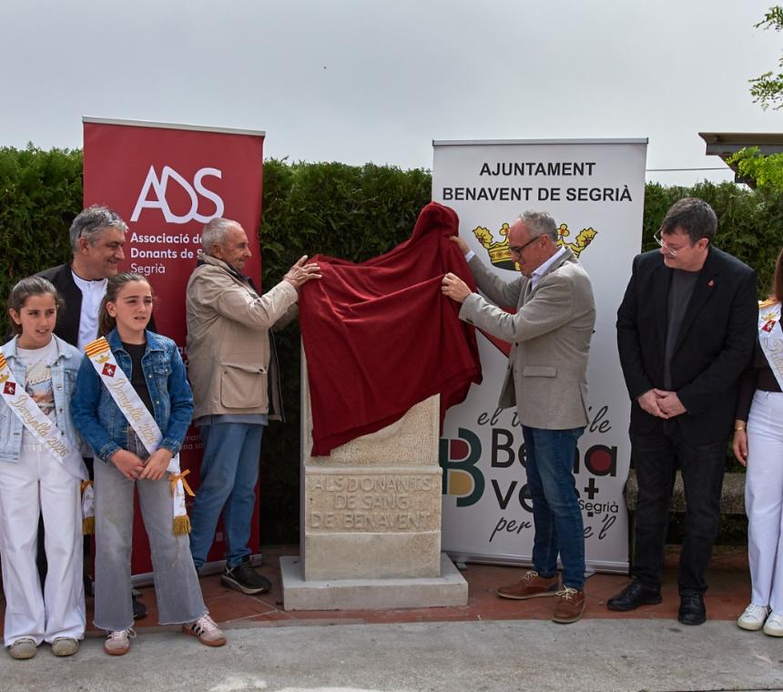 Benavent de Segrià inaugura un monument en homenatge als donants de sang i referma el seu compromís amb la vida